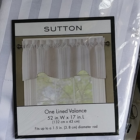 Valance - Picture 1 of 2